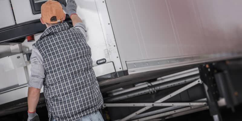 driver setting temperature on reefer truck